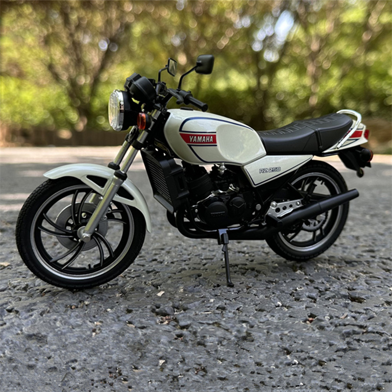 1:12 YAMAHA RZ250 RD250LC Allo - đánh giá và giá Model Kit Aoshima