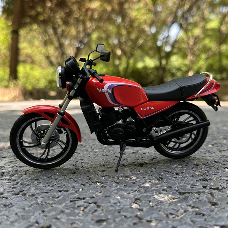 1:12 YAMAHA RZ250 RD250LC Allo - đánh giá và giá Model Kit Aoshima
