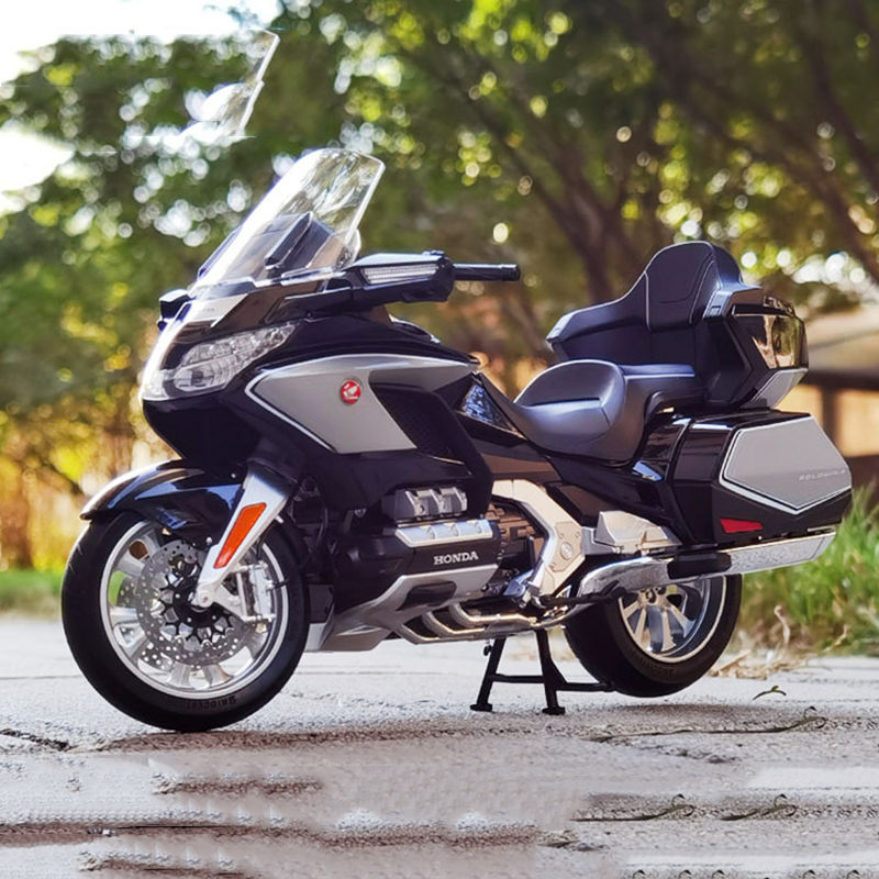 1:11 Honda Gold Wing GL800 202 - đánh giá và giá Model Kit Aoshima